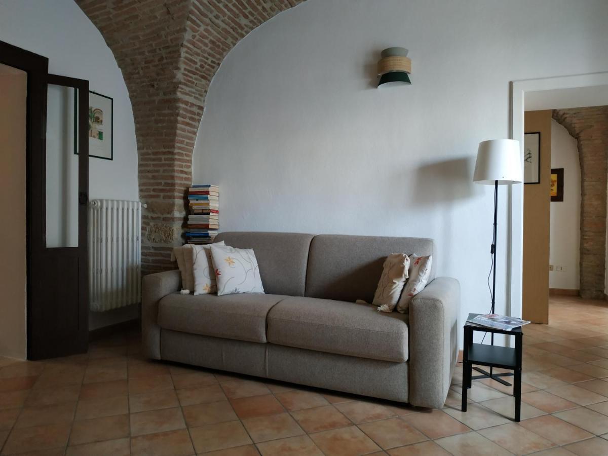 Bed And Breakfast In Piazza Orazio Venosa Exterior foto